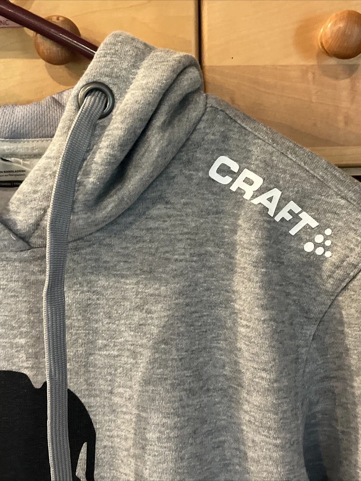 NUEVA Sudadera con Capucha Craft Sportswear #TEAMRIVS Mujer XS Gris Negro Calavera Huesos Cruzados GÓTICA Foto 4 de 4