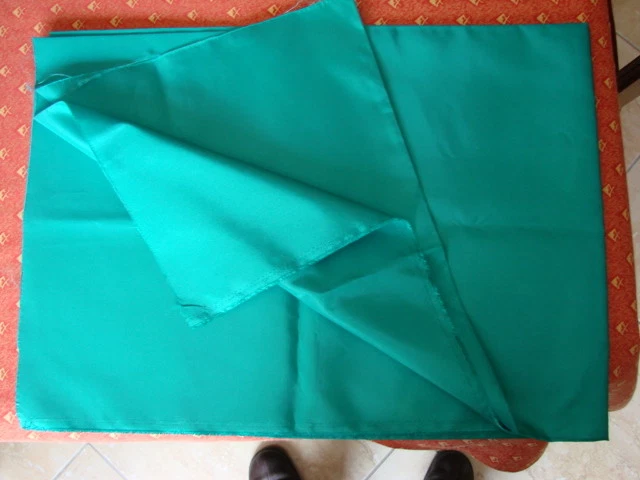 Tissu taffetas vert 1mètre en 150cm , neuf - Photo 1/1
