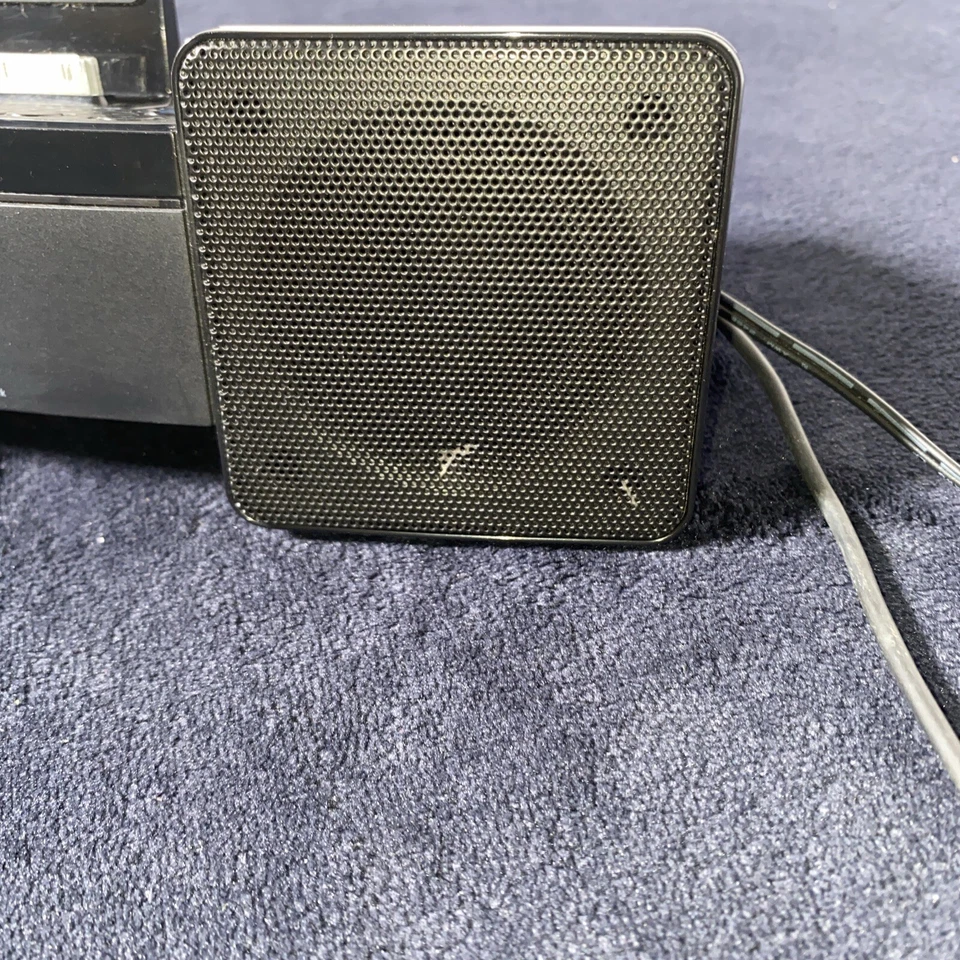 iLuv IMM286 Vibro Alarm Clock iPod Dock Aux Input - Image 2 of 4