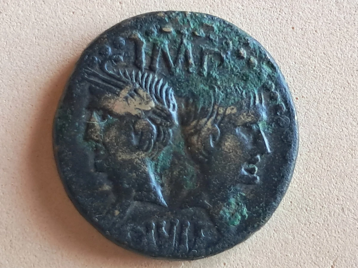 ruizsa_7 - AUGUSTO Y AGRIPA . DUPONDIO , NIMES , 10 d . C . 12,6 gramos/25 mm