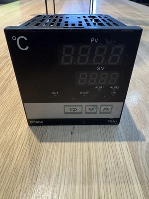 Omron E5AJ-A2HB Digital Temperature Controller - Photo 1/4