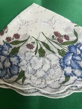 Vintage Round Blue & White Carnations Floral Hankie VGC 🍁