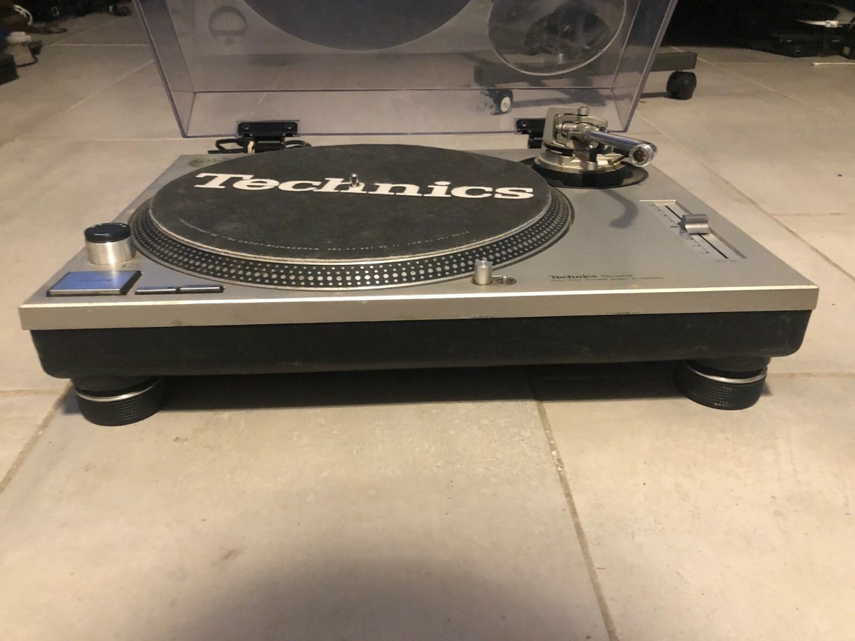 Vintage Technics SL-1200MK2 Direct Drive Turntable Great Condition