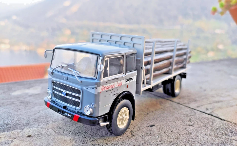 Camion d'Epoca Vintage Truck OM Titano I serie 1962 FIORAVANTI Die Cast 1/43 - Immagine 2 di 4
