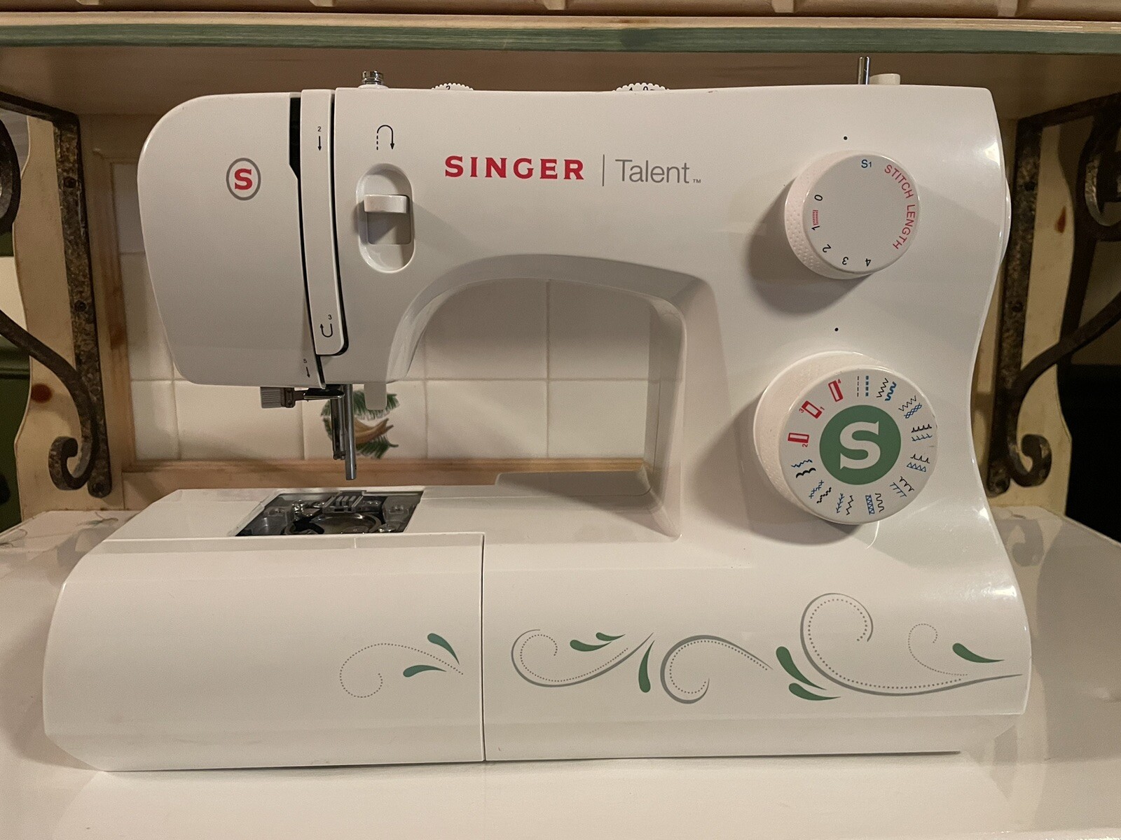 Singer Talent 3323 Sewing Machine, For Parts / Not Working, Machine