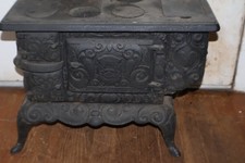 Dollys Favorite Cast Iron Childs Salesman Sample Stove by Favorite Stove