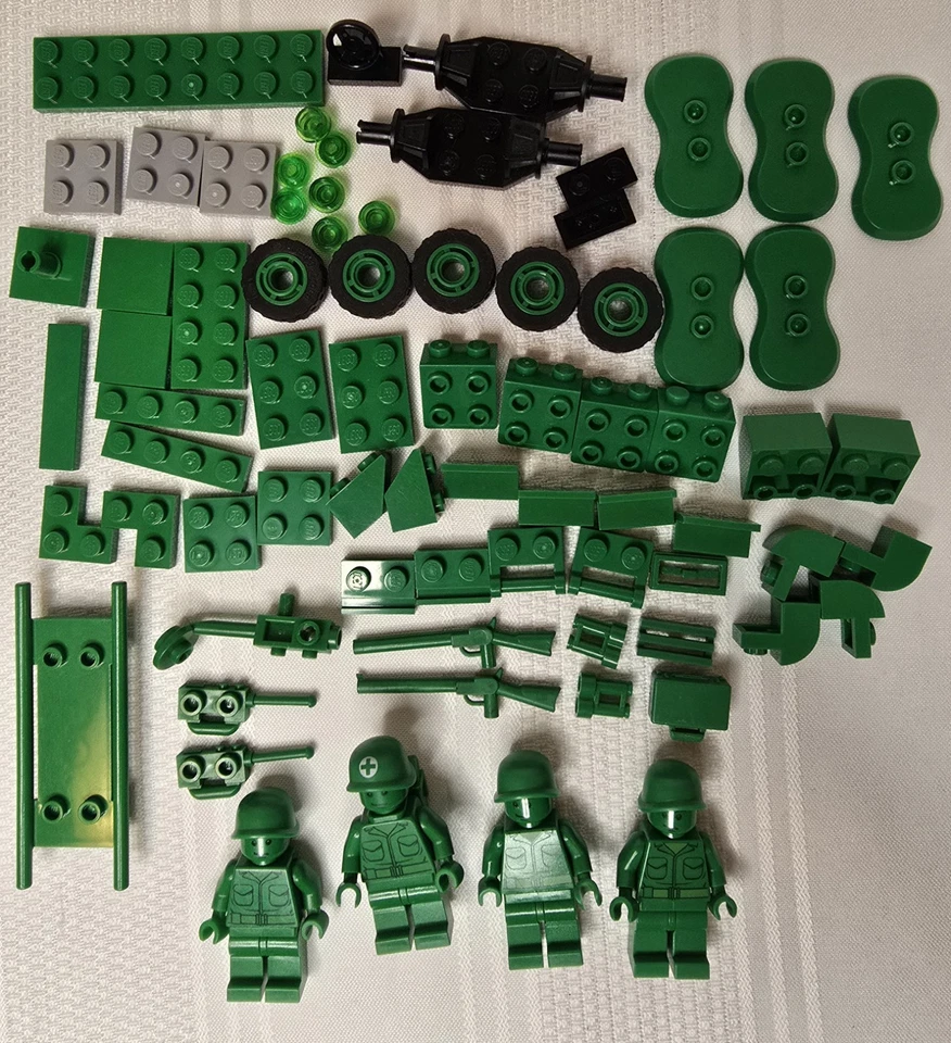 LEGO 7595 Toy Story: Army Men on Patrol Complete Green Minifigs  - Image 2 of 4