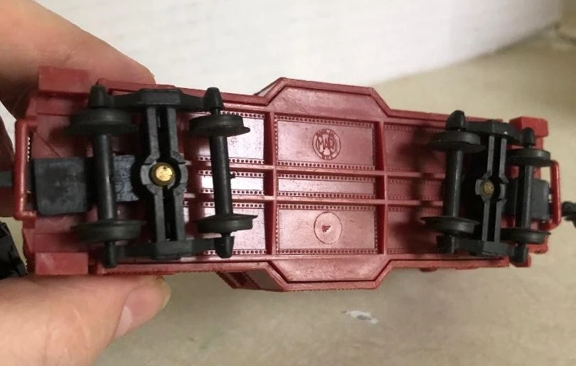 Marx 3903 Union Pacific  + A.H.M. 1035 A.T & S.F. Caboose Train Vtg HO lot of  2 - Image 4 of 4