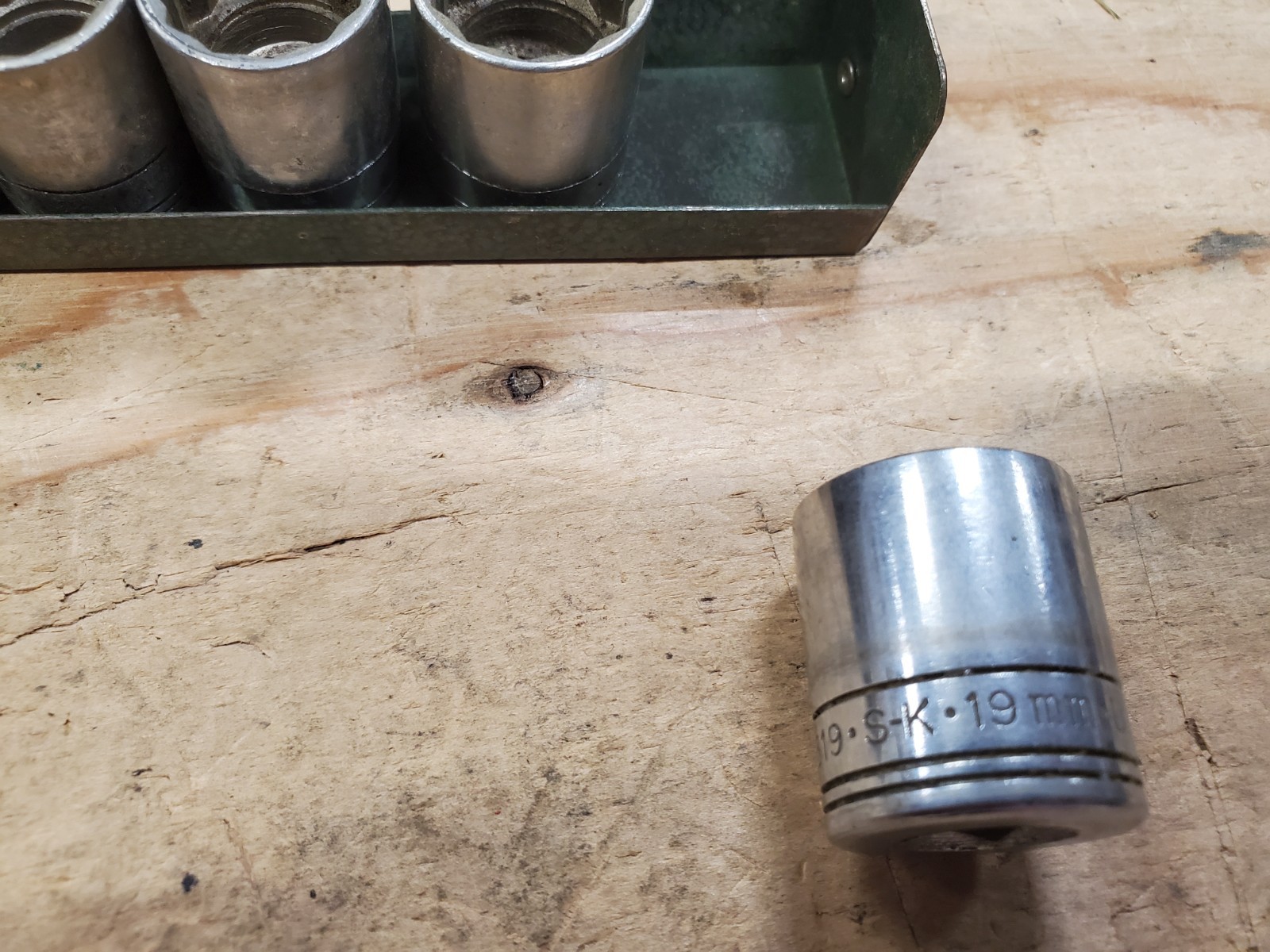 SK-Tools 3/8 Drive 13-Piece 12 Point Metric Socket Set w/ Metal Tray USA 7-19MM