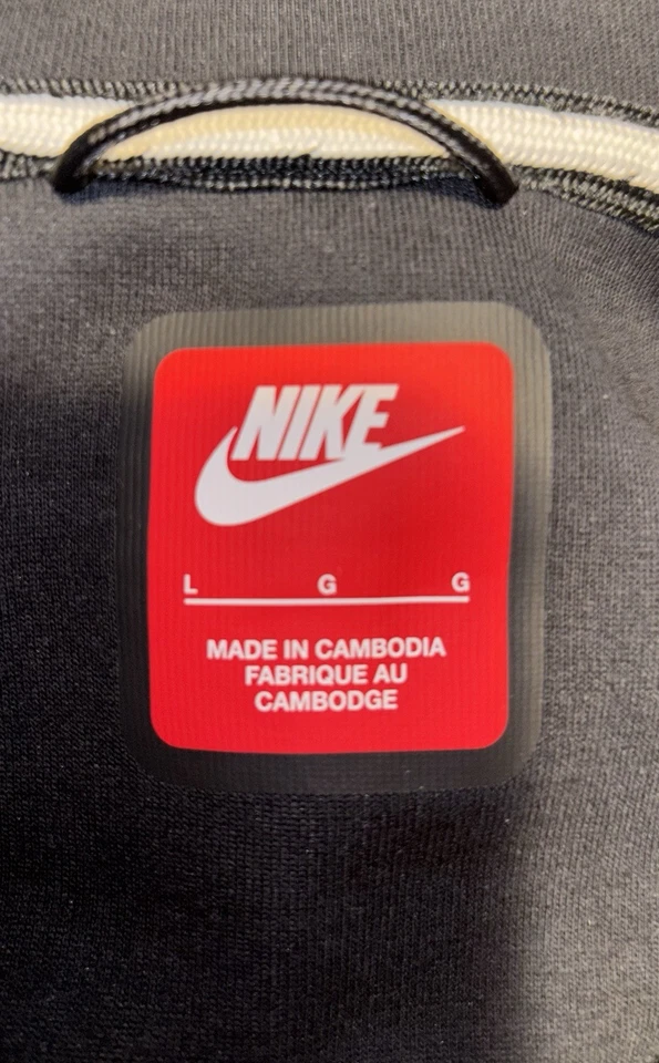 Sudadera con capucha Nike Sportswear Tech polar para niños negra, cremallera completa, talla grande Foto 4 de 4