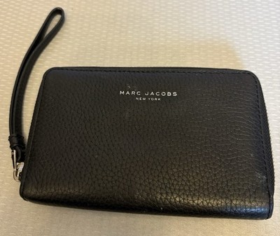 Marc Jacobs Zip Around Wallet Wristlet Black Pebbled Leather 6.5