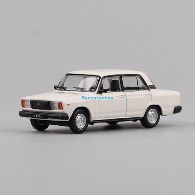 CR Perka 1:64 White 1970 LADA 2105 Classic Vintage Model Diecast Metal Car 