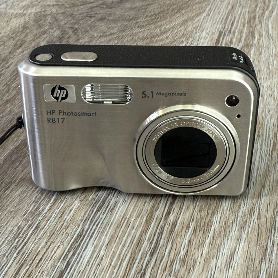 HP PhotoSmart R817 5.1MP Digital Camera Silver SD Card, Battery, Case NO CHARGER - Image 2 of 4