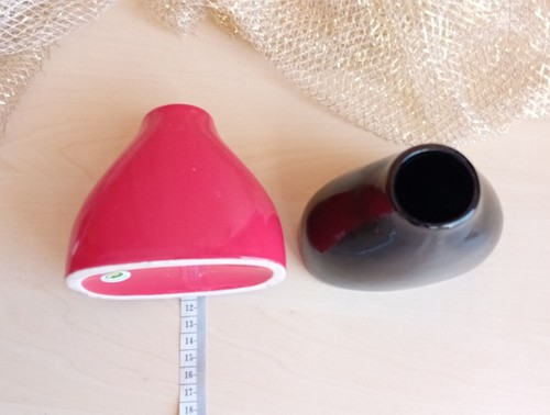 2 kleinere Deko Vasen Schwarz Rot Porzellan Keramik Blumen - Bild 6 von 7
