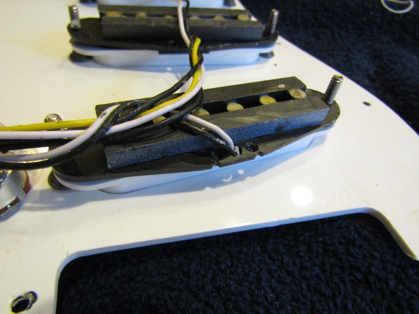 FENDER SQUIER AFFINITY STRATOCASTER SINGLE COIL LOADED PICKGUARD GUITAR