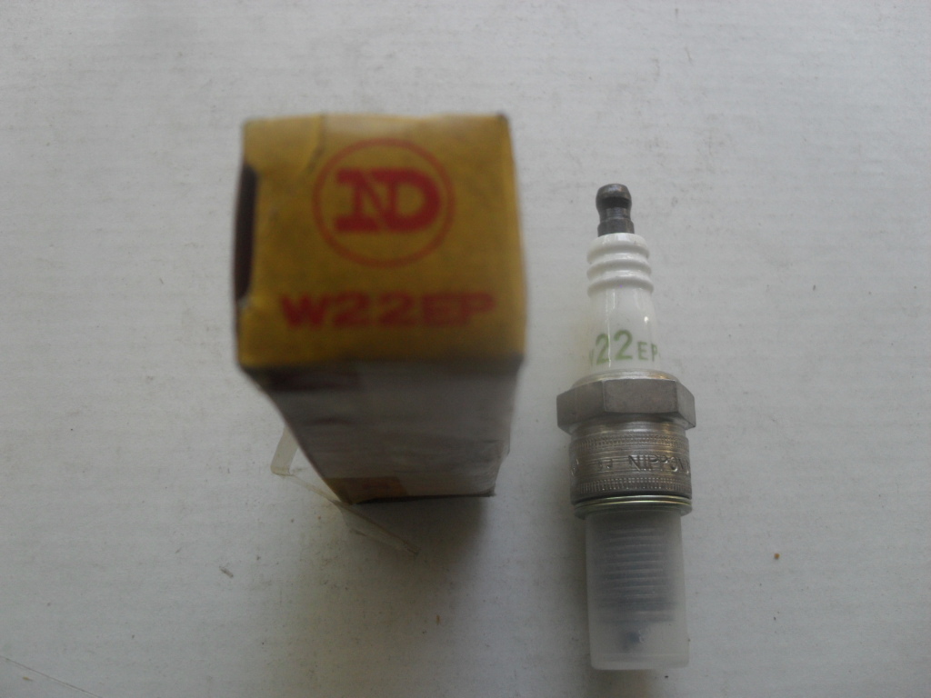 NOS NEW GENUINE ND NIPPONDENSO DENSO W22EP SPARK PLUG NGK BP7E