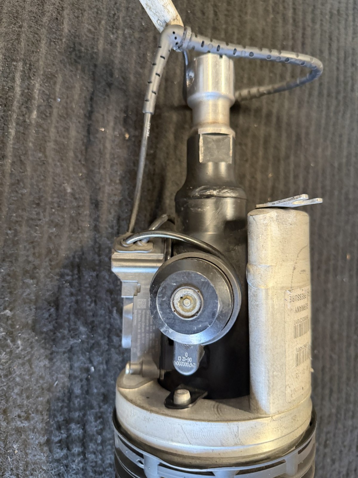 Rolls-Royce Ghost 2013-2018 Front Left Air suspension strut P/N 37106862143
