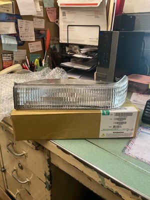 NEW Eagle Eyes CS026-U200L Left Parking Light  For 97-98 Jeep Grand Cherokee