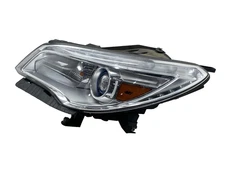 2013 Buick Enclave OEM Drivers Left Headlight Lamp Assembly Convenience LH 13-17