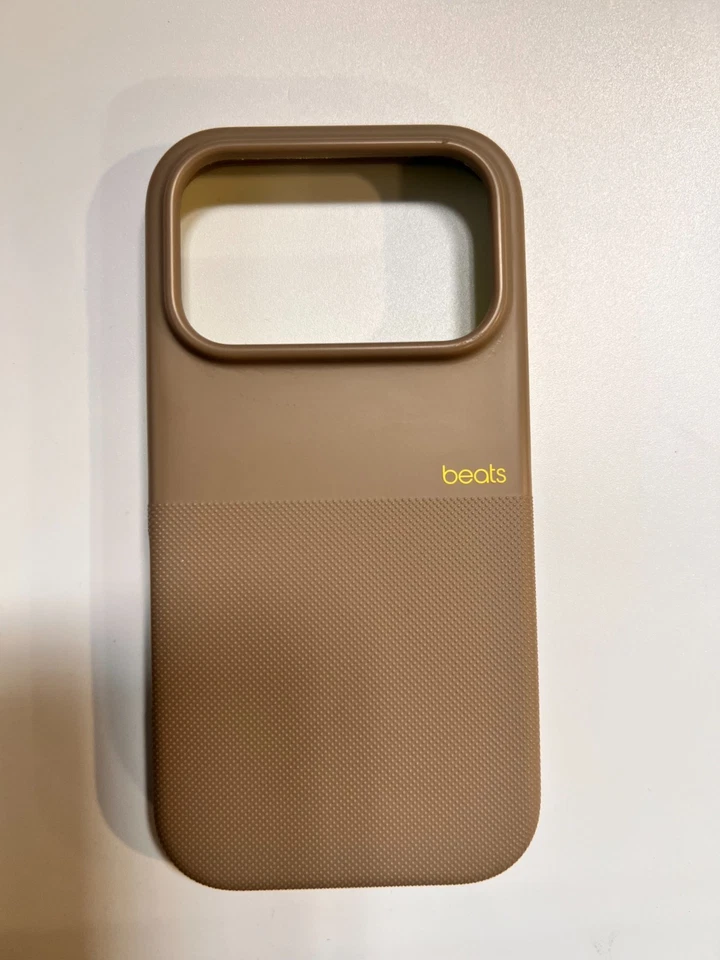 iPhone 17 Pro Beats Rugged Case With MagSafe And Camera Control Grey/Highlighter - Image 4 of 4