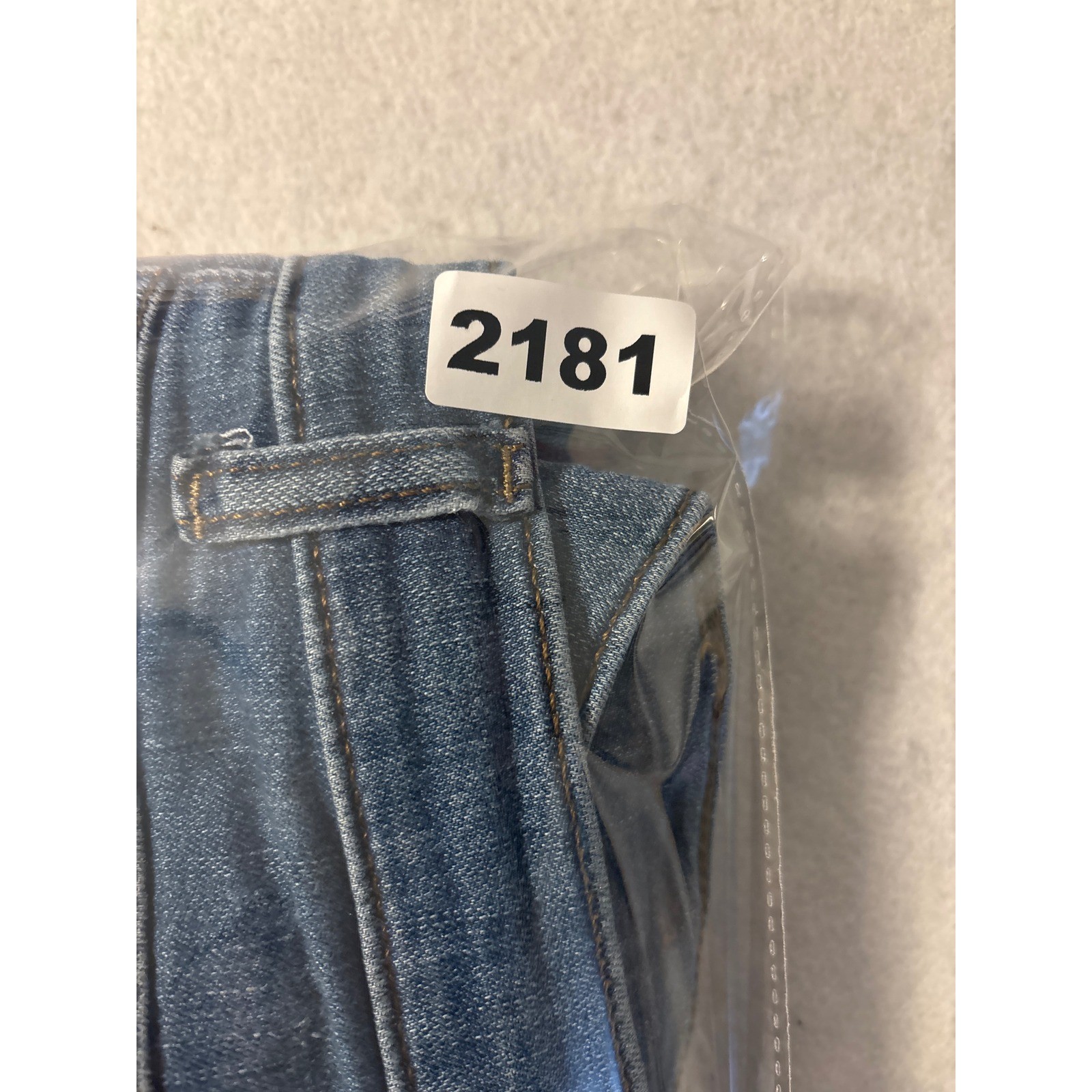 Lee Straight Leg Jeans Womens 18 Medium Wash Blue Denim Mid Rise Classic 38x28 thumbnail 14