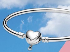   PANDORA Infinity Hearts Clasp Silver Bangle
