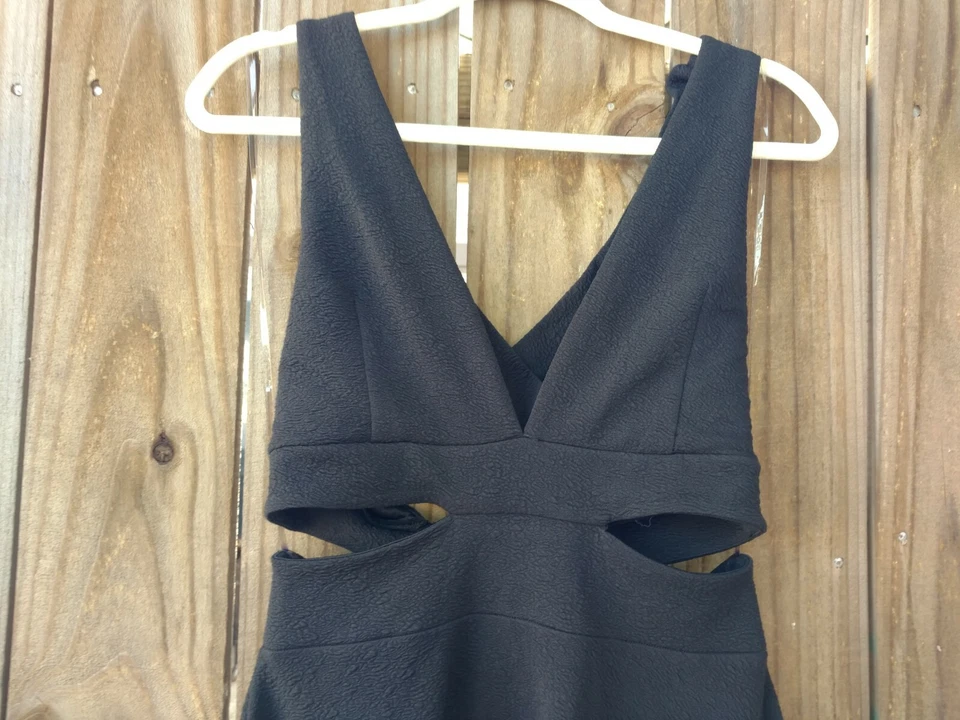 Vestido HYPE talla L negro sin espalda y halter Foto 3 de 4