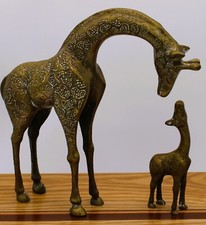 Vintage Brass Giraffe Figurine Set – Mid-Century Mom & Baby Pair, Patina Finish