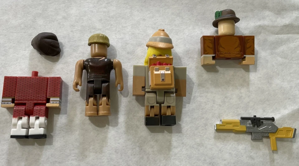 Lote De Cuatro Figuras Serie 5 Roblox Sofía Gonzales Hexógeno Hombre Cueva Y Más Foto 2 de 2
