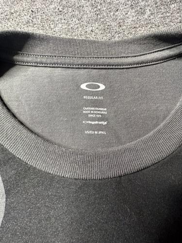 Oakley Shirt Medium Tee Shirt Gray With Black Design - Picture 2 of 5