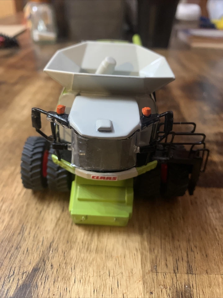 1/64 custom green Claas 8700 Lexion combine & heads farm toy  - Image 3 of 4