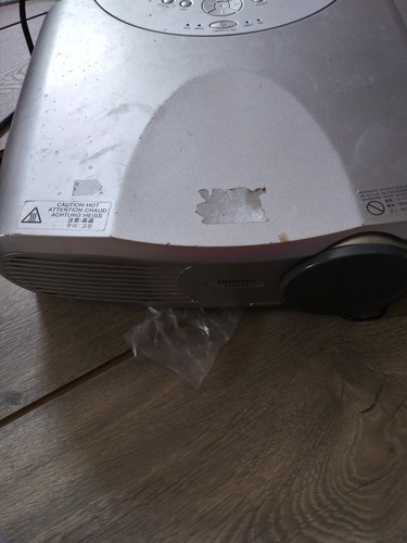 TOSHIBA TLP-781 400:1 SVGA LCD VIDEO PROJECTOR - Picture 4 of 9