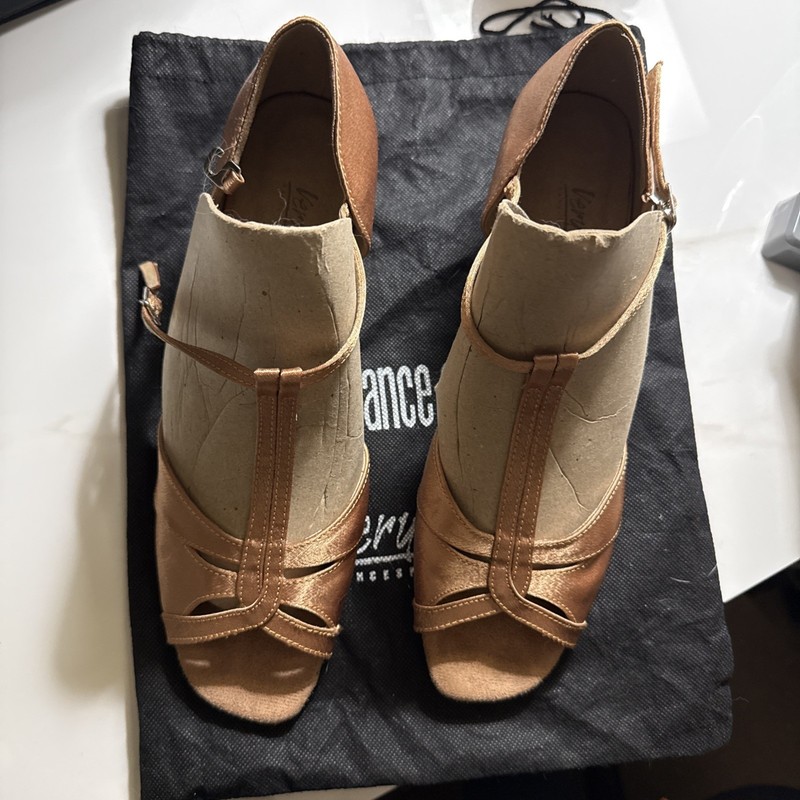 Very Fine Ladies Bronze Gold  Satin Low Heel Dance Shoes Signature Series  Sz 11