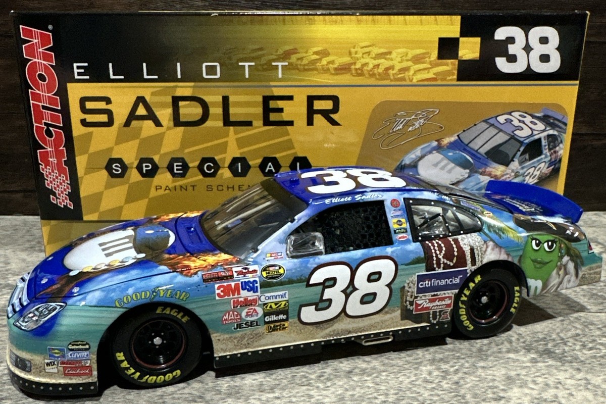 2006 Elliott Sadler M&M's Pirates of the Caribbean 1/24 Action