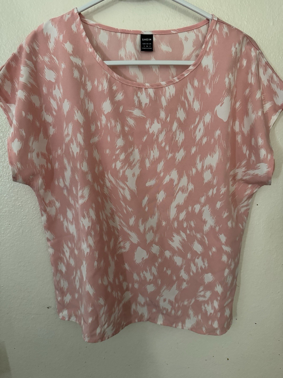 Shein Women’s Pink Abstract Design Top Cuffed Short Sleeve Pullover Size Small