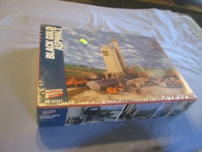 HO Scale Walthers, Black Gold Asphalt Company Kit #933-3085 Sealed