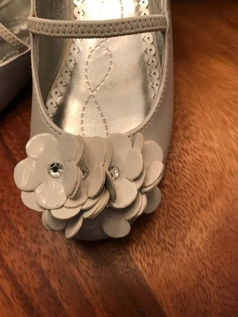 Kenneth Cole 反应白色皮革懒人鞋小女孩鞋全新尺码 11 1/2 M — 第 4/4 张图片