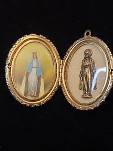 Catholic PrayerLocket, Mary Image, Fugure. L 1"1/2" W 1"1/4" GOLDTONE FILIGREE