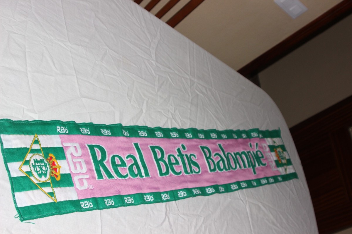 Écharpe Vintage Officielle Real Betis Balompié – Marque Umbro – Collection