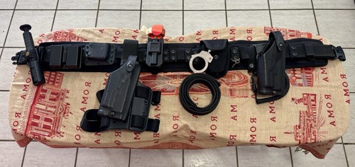 Police Duty Belt Full Setup – Safariland SLS Glock 17/22 Holsters + Gear