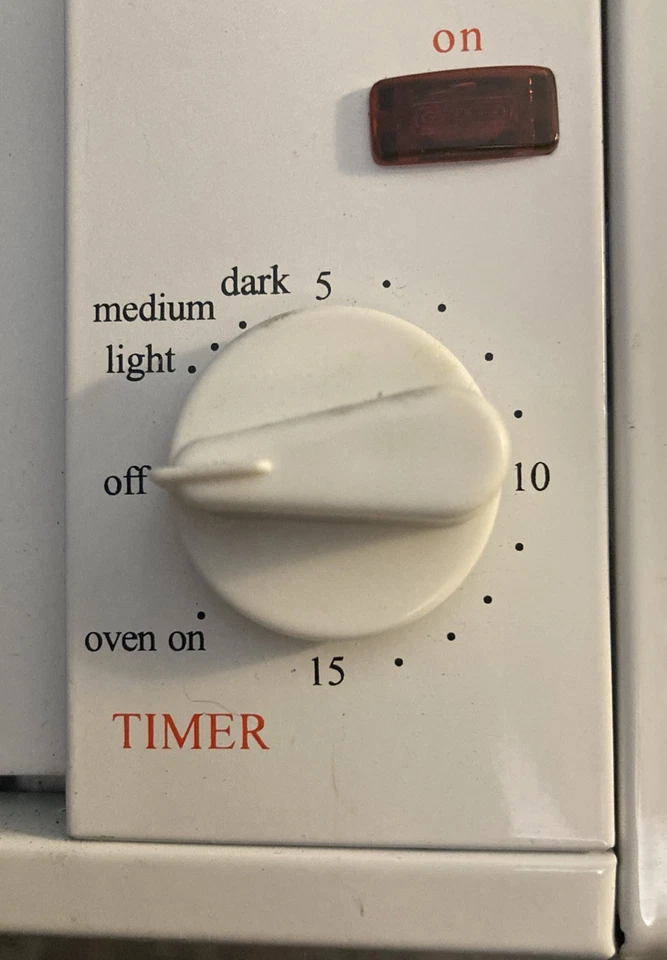 Magic Chef Toaster and Oven. Temp range from 150 degrees to Broil - Image 3 of 4