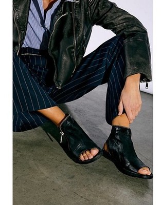 A. S.98 Ritchie  Black Leather Sandal Size EU 39
