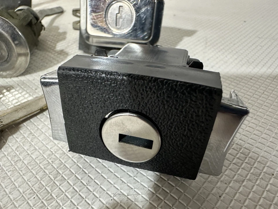 Lincoln Town Car 1986-1989 puertas de encendido maletero guantera juego de bloqueo completo con llaves Foto 4 de 4