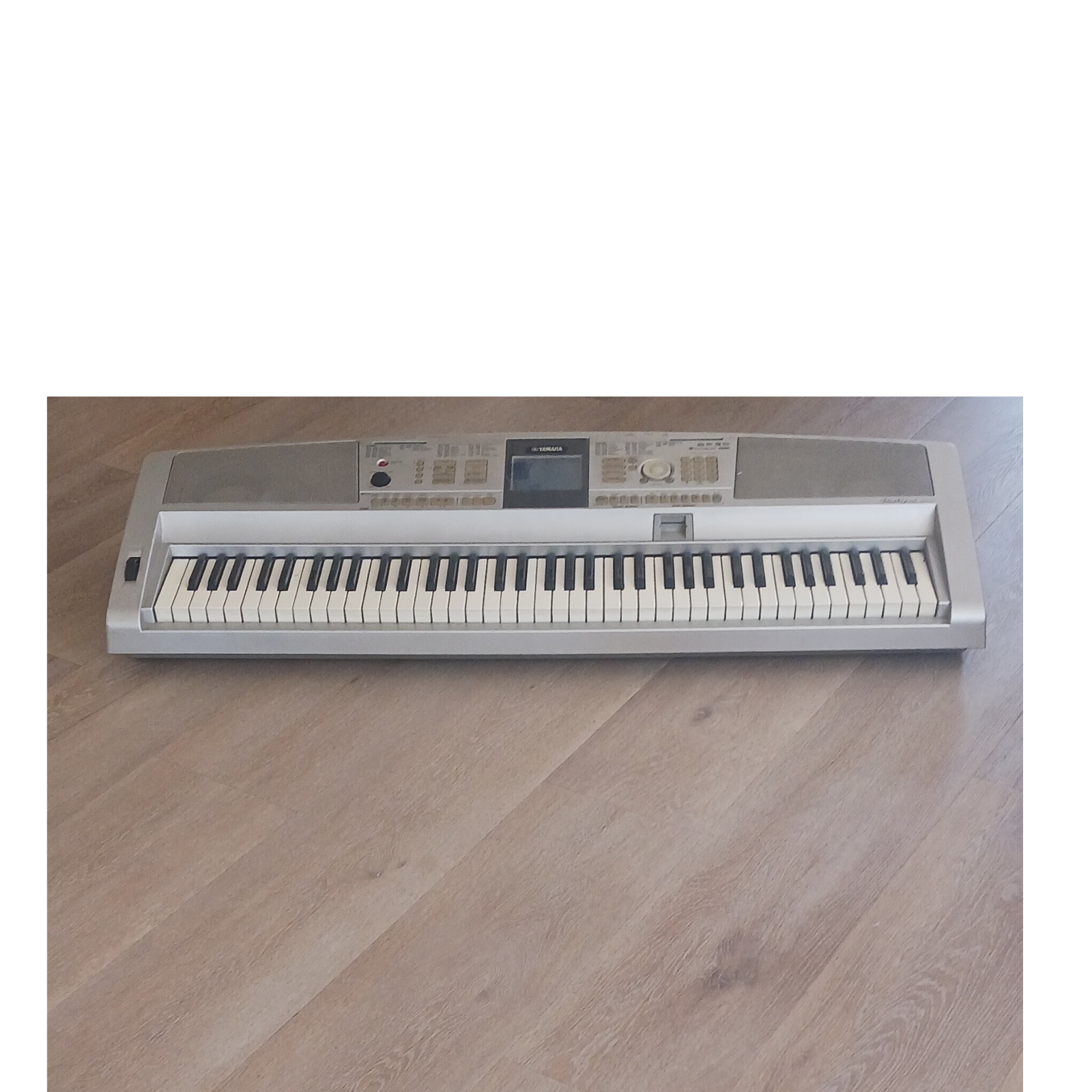 Yamaha DGX-500 76-Key Digital Home Piano Silver Built-in Speaker