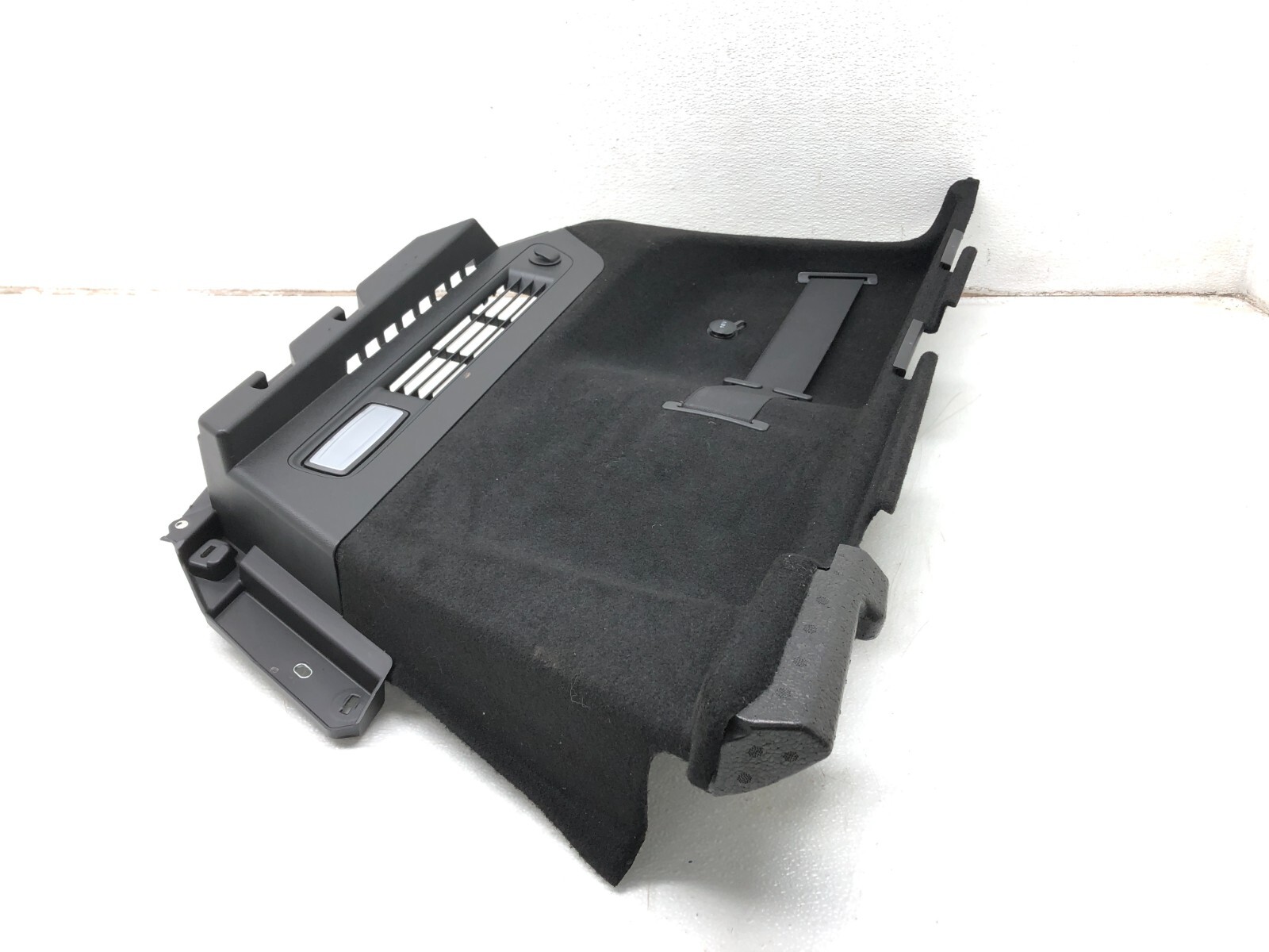 2017-2022 MASERATI LEVANTE RIGHT PASSENGER REAR QUARTER TRIM COVER PANEL OEM.