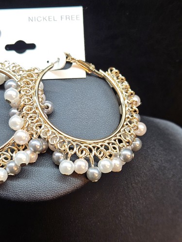 New Cato Gold Tone White/gray Faux Pearl Beaded Hoop Earrings - Picture 3 of 10
