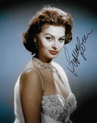 Sexy 10'' x 8'' HANDSIGNIERTES Farbfoto (COA) Sophia Loren - SELTEN / vollbusige Pose