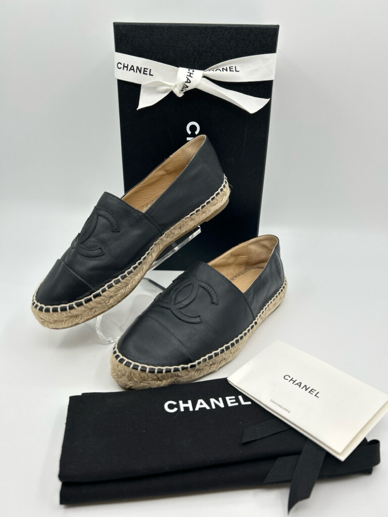 靴 CHANEL 37.5 CHANEL - シャネル レディース スニーカー 靴 チェーン レザー