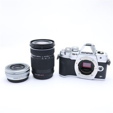 Olympus OM-D E-M10 Mark IV Silver  14-42mm  40-150mm Kit -Near Mint- 438