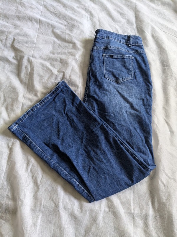 Women's Size XL Wide Leg Flare Dark Wash Denim Jeans 32x29 Mid Rise